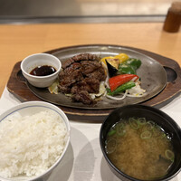 本格肉料理 丸小 - 黒毛和牛鉄板焼き