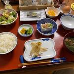 Minshuku Masago - 食事は和食スタイルの朝食、生卵が添えられてたんでご飯は卵かけご飯にしました。
                         