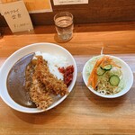 キッチン藤 - エビフライカレー 1,000円(税込) サラダは付いてきます