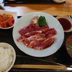 焼肉ホルモン こてつ - カルビとハラミ。