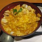 鶏三和 - 親子丼（アップ）