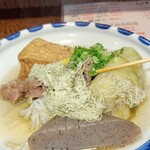 Kateiryouriusagi - おでん！
                      ロールキャベツ、スジ、厚揚げ、白滝、コンニャク！お出汁もとにかくうまくて飲み干しました！