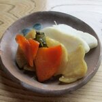 そば哲 - そば哲 遠浅店 「サービスの漬け物」