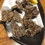 豊丸水産 - 鯨の竜田揚げ