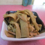 中華料理 萬福 - メンマ。びびさん分かってらっしゃる♪