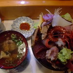 五輪鮨 - 海鮮丼大盛り７００円上から