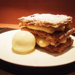 ビストロ ラ・シブレット - ミルフィーユ はちみつアイス添え(840円)