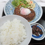 三喜食堂 - ご飯半分とキュウリの柴漬け？