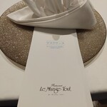 ル・マンジュ・トゥー - マスクケース