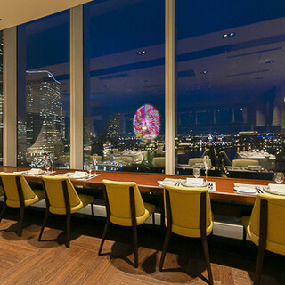 イリエスケープ - 内観写真:夜景の見えるカウンター席