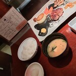 ステーキハウス ケルン アネックス - ご飯、味噌汁、漬物(べったら漬)