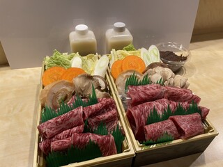 Izakaya Yukiguni Gyuu Nabe - ①牛鍋（写真は二人前）一人前￥1,760