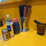 ラーメン二郎 - 卓上の様子