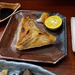 まぐろ坊 - 鰤カマ焼き。こりゃ黙り込む。