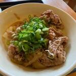 さぬきうどん 清瀧 - 肉うどん並６００円。
 
たっぷりのお肉に腰のあるうどんと天然出汁のスープがピッタリ。