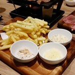 肉とチーズバルGRILL屋 - 選べるポテトフライ