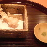 揚物　海老の天ぷら　抹茶塩で