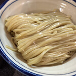 烈志笑魚油 麺香房 三く - 艶やかな麺