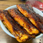 田代 - 鰻丼上　4,200円也
      味はもちろん、弾力・芳ばしさ・香りの全てが一級