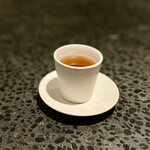 イチリン ハナレ - 食事の前の中国茶。