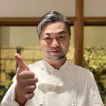 イチリン ハナレ - 「太りましたね〜(*☻-☻*)」「コロナ禍のせいですから（笑）」齋藤シェフは接客中心「もう料理は若い人に任せないと育たないですからね。」相変わらずお話しも上手でお客を飽きさせない♫