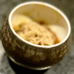 イチリン ハナレ - ⑤に つける餃子/からの麺 ～最後は山椒麺をスープに入れて啜ります。「TexturA」では最後にスープを熱々の豆乳割りにして飲み干すのだが、「こちらではやっていないんですよ。」・・・あら(*☻-☻*)