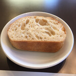 カフェ ミクニズ - ソースを拭いやすいクッペのスライス