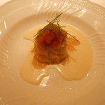 ベヴィトリーチェ - 冷たいカペリーニ：生ウニとコンソメゼリー・ポルチーニ茸・ポロネギのソース