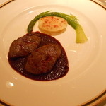 ベヴィトリーチェ - エゾ鹿のソテー、リンゴの赤ワインソース