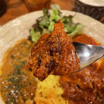 SPICY CURRY 魯珈 - 黒と赤の唐辛子です♪