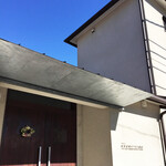 カフェ ミクニズ - 東京若葉キリスト教会　界隈は教会の街でもあります