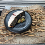 日本料理 TOBIUME - 走り 藁香
      →鰆 若松稲藁焼 焼き茄子と共に