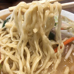 たいへいラーメン - 自家製中太縮れ麺