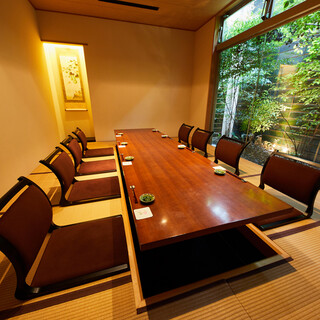 部屋の種類のご指定は承っておりません。
                                          お人数さまに合わせてご案内いたします。