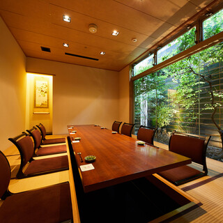 [Private restaurant room] You can enjoy the highest quality food, alcohol, and space without straining your shoulders.