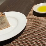 クラヤ カトウ - 自家製パンとオリーブオイル