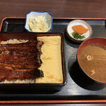 かわはち屋 - メガうな丼だし巻（ポテサラ、汁物、漬物付き）
1800円