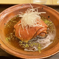 のぐち 継 - 名物　肉吸い　下に海老芋があります。