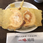 一味玲玲 - 先に来た餃子をノーライスで食べて待ってたら
            おねえさん「餃子来た？」だって
            おねえさんが置いたんよ