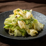 Beer goes well with this dish! Sauteed cabbage with anchovies