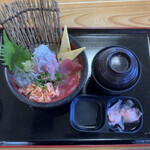 さかな大食堂渚 - 焼津富士山丼（¥1,400）