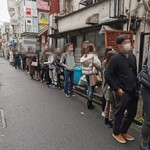 SPICY CURRY 魯珈 - 店外観　行列半端ねぇ