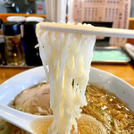 手打ちラーメン 谷家 - モチモチつるんの多加水麺。美味しいーლ(´ڡ`ლ)　