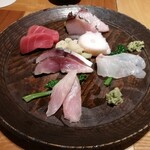 cozzy - お造り盛り合わせ(1人前/900円)
      