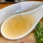 手打ちラーメン 谷家 - 澄んだスープはアッサリながらも旨みたっぷり！