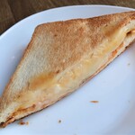 調理パンの店 いづみ - フレンチチーズトースト（ハム）　140円