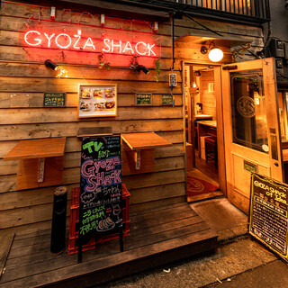 “Shack” is a new restaurant style that brings the atmosphere of a mountain hut to the city.