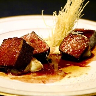 蝦夷鹿肉のローストポワプラードソース