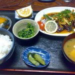 Momoya Shokudou - かつおたたき定食。900円。