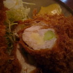 とんかつ 大吉 - 鶏肉のアスパラ巻きアップ